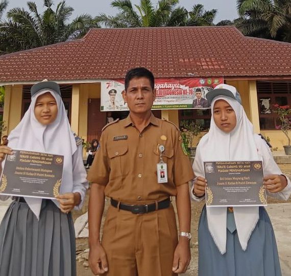 SISWI SMKN 1 TUAH KEMUNING JUARAI PENCAK SILAT kejuaraan SH Cup Cabang Sei. Akar Kab. Indragiri Hilir SISWI SMKN 1 TUAH KEMUNING JUARAI PENCAK SILAT kejuaraan SH Cup Cabang Sei. Akar Kab. Indragiri Hilir