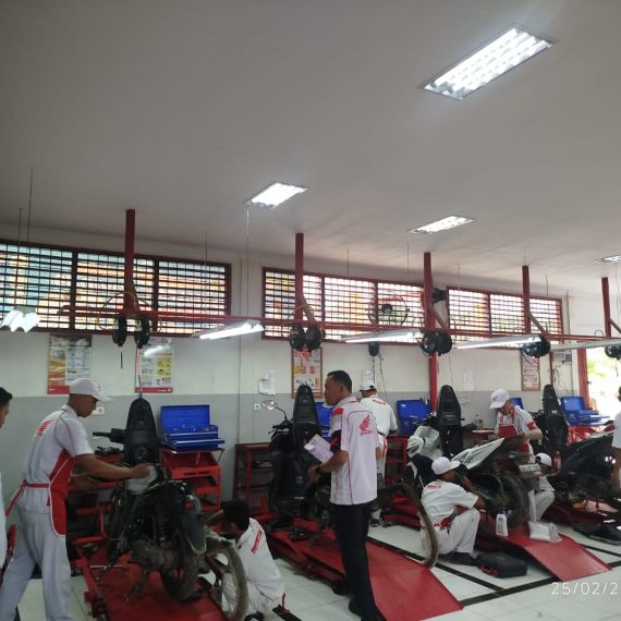SERVICE ROAD SHOW GO TO SCHOOL SMK NEGERI 1 TUAH KEMUNING SERVICE ROAD SHOW GO TO SCHOOL SMK NEGERI 1 TUAH KEMUNING